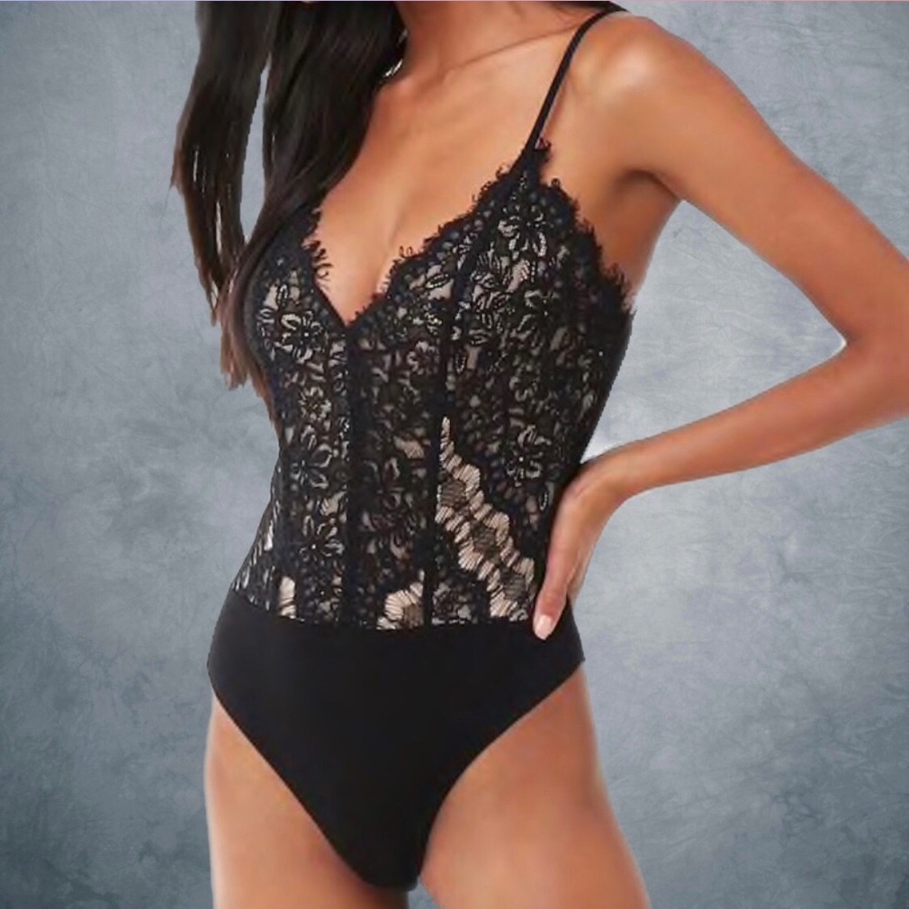 Super cute eyelash lace bodysuit, new with tags 🏷